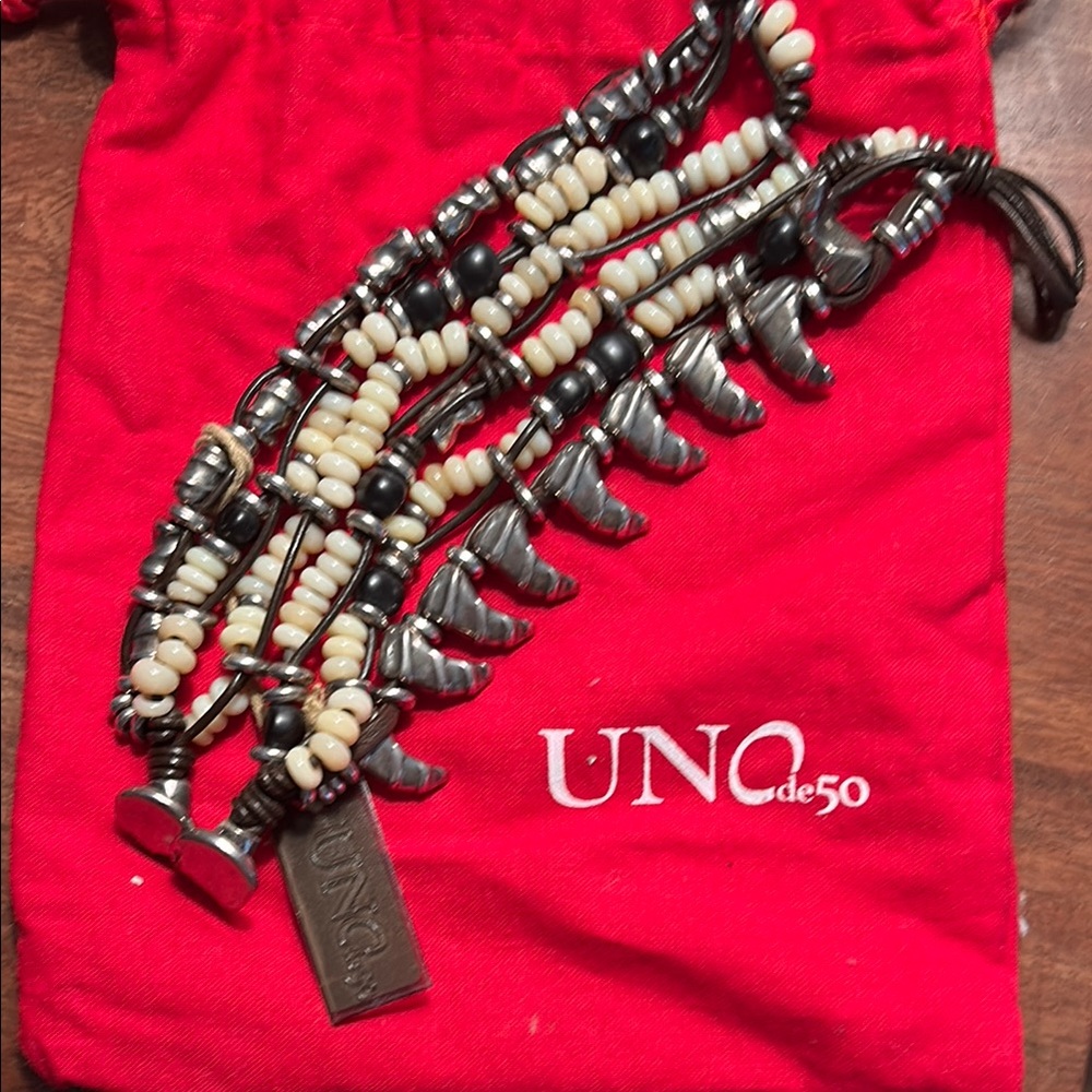 UNO de 50 Black and Cream Beaded Bracelet